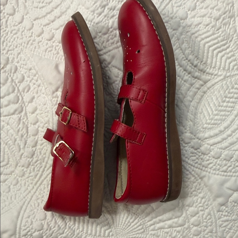 FootMates Classic Red Shoes - Picture 9 of 10